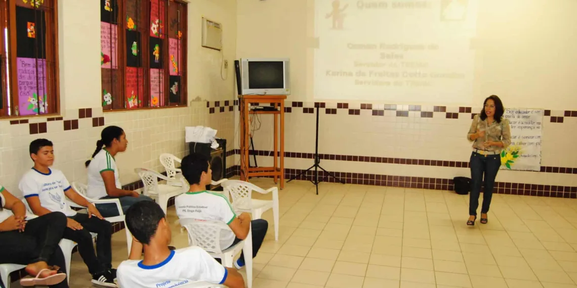 Escola Judiciária orienta estudantes sobre eleições e cidadania