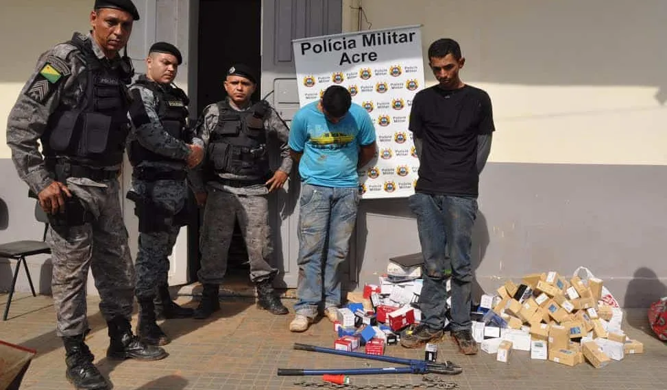 Dois homens são presos acusados de roubar loja no bairro Sobral