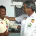 Manoel Kaxinawá com Jorge Viana