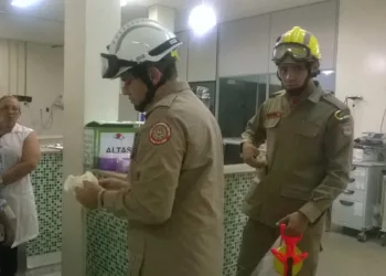 Após curto-circuito,sala de emergência do PS é liberada pelo Corpo de Bombeiros