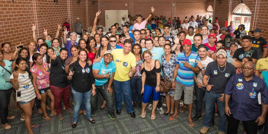Gladson Cameli apresenta propostas para juventude no bairro Estação Experimental