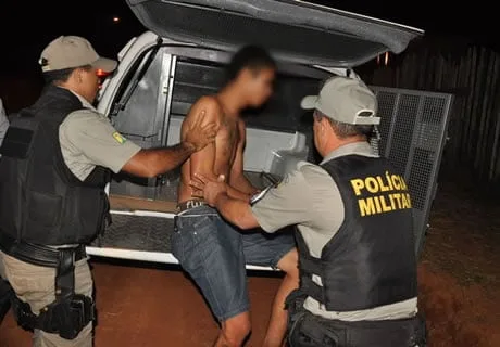 Homem leva três facadas do enteado de 16 anos