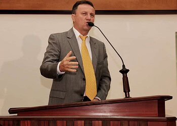 Líder do PT na Assembleia chama os deputados da oposição de hipócritas