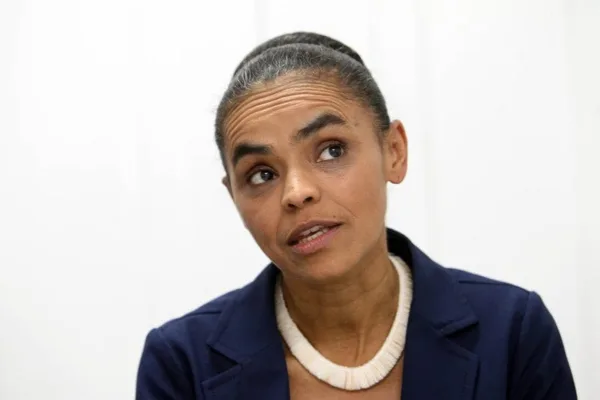 Marina Silva diz que PT usa 'indústria de calúnia' para ganhar eleição à Presidência