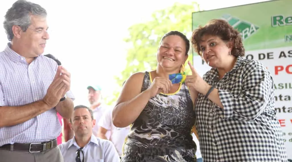 Ministra e senador durante solenidade em Brasileia