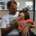 Pequeno Benjamin Prince Paulino de Souza e seu pai