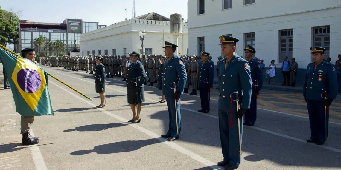 Foram 99 policiais militares e 26 bombeiros que receberam as promoções