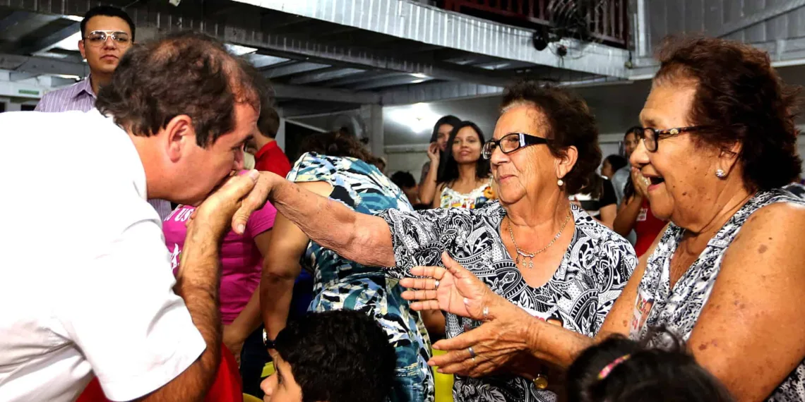 Tião Viana recebe apoio de membros do segmento turístico