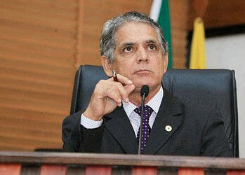 Élson diz que falta dos deputados não prejudica trabalhos