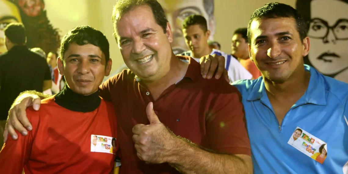 Tião e Perpétua caminham no Bujari e se reúnem com trabalhadores da Capital