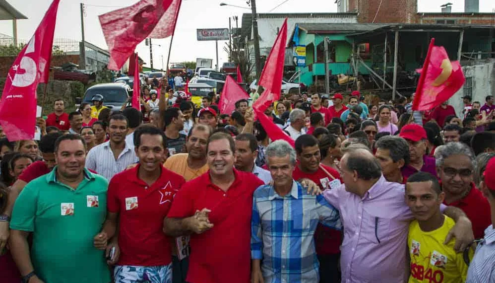 Candidato da Frente Popular de mãos dadas com lideranças no Vale do Juruá