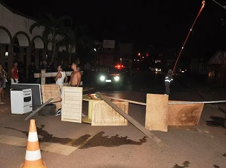 Moradores fizeram protesto depois do blecaute