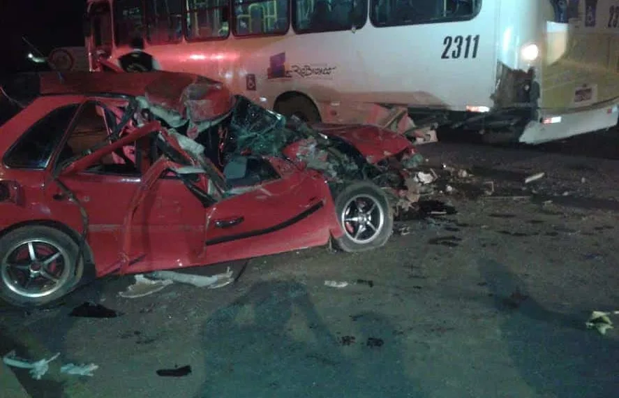 Acidente na BR-364 deixa uma pessoa morta e três gravemente feridas