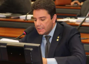 Documento foi favorável ao deputado Gladson Cameli