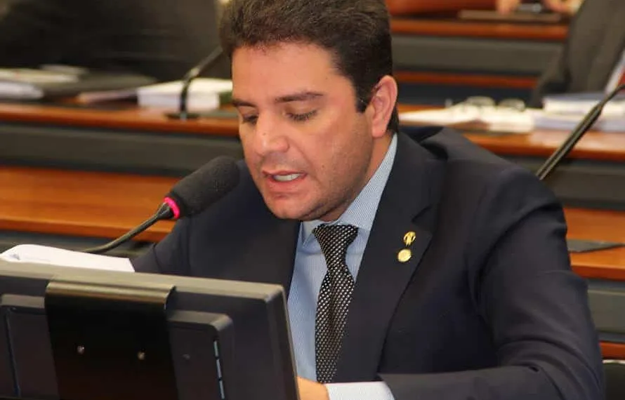 Documento foi favorável ao deputado Gladson Cameli