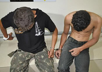 Dois homens são presos pela Polícia Militar no bairro João Eduardo