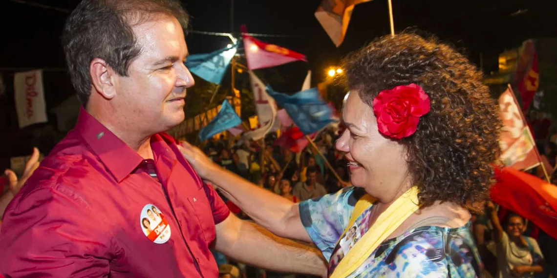 Sena Madureira confirma apoio a Tião e Perpétua durante comício