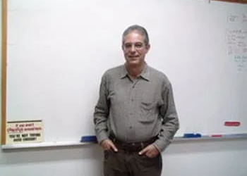 Professor da UFRJ Eduardo Marino ministra palestra
