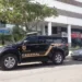 Carro da PF em frente a escritório da empresa ontem