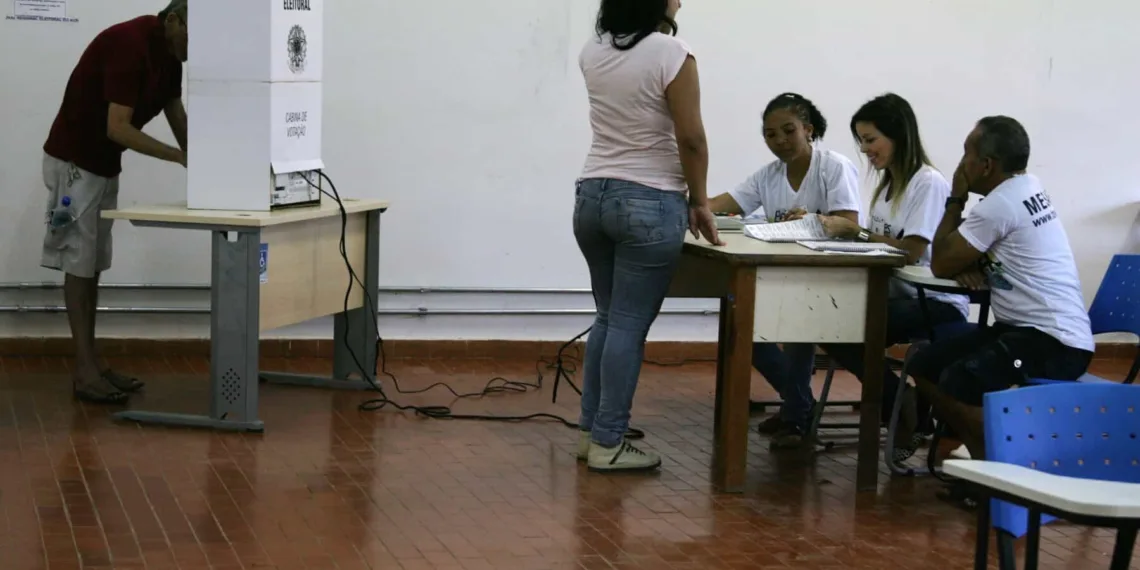 Voluntários são chamados para mais uma rodada eleitoral, no próximo domingo