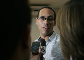 Diretor do festival, Sérgio Carvalho, durante entrevista