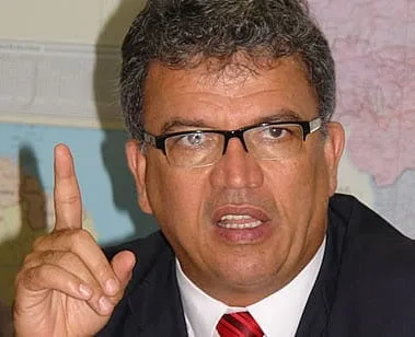 Senador critica ‘zoações’