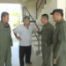 Jonas Guilherme com parte da equipe do Centro de Operações Aéreas: gesto de gratidão