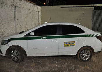 Assaltantes levaram o carro e cerca de mil reais