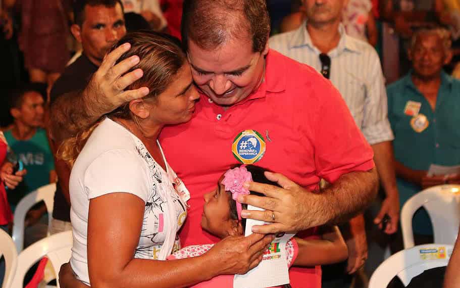 Família abraça candidato 
em encontro em Cruzeiro do Sul