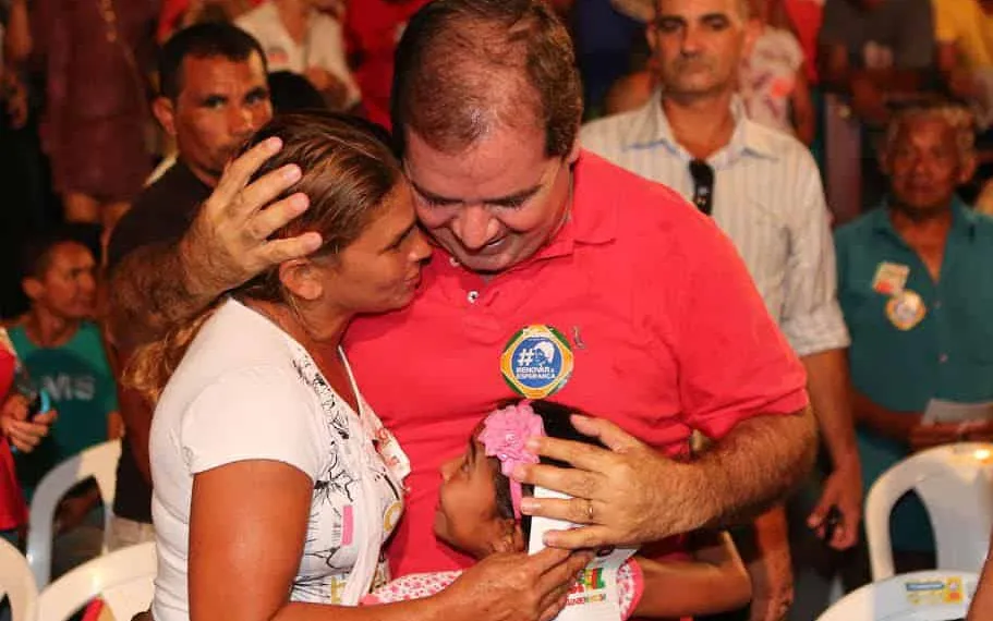 Família abraça candidato 
em encontro em Cruzeiro do Sul