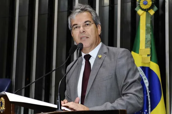 Jorge Viana destaca no Senado investimentos no aeroporto de Rio Branco