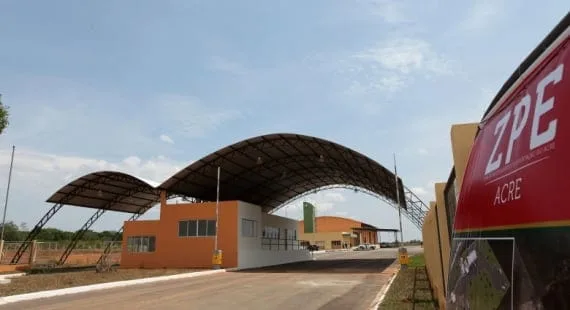 Governo inicia preparativos para a reconstrução do galpão da ZPE