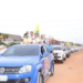 Bittar e Gladson fazem carreata na Vila Acre e chamam a atenção pelo número de carros