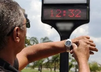 Ponteiros devem ser ajustados na zero hora de sábado