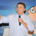 Candidato fala para militantes tucanos após 1º turno