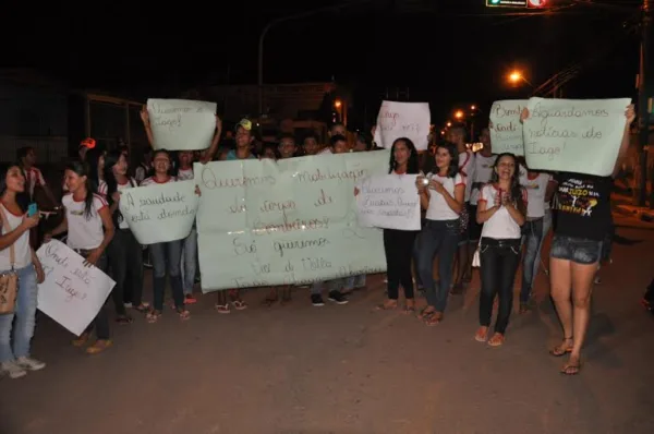 Alunos da escola Lourenço Filho fecham Av. Getúlio Vargas em protesto