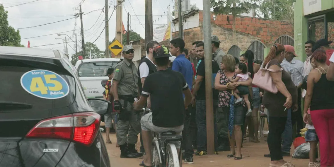 Tumulto entre PMs e militantes no dia da eleição
