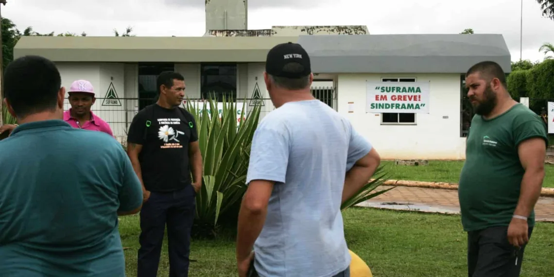 Servidores da Suframa decidem greve nesta terça, 25