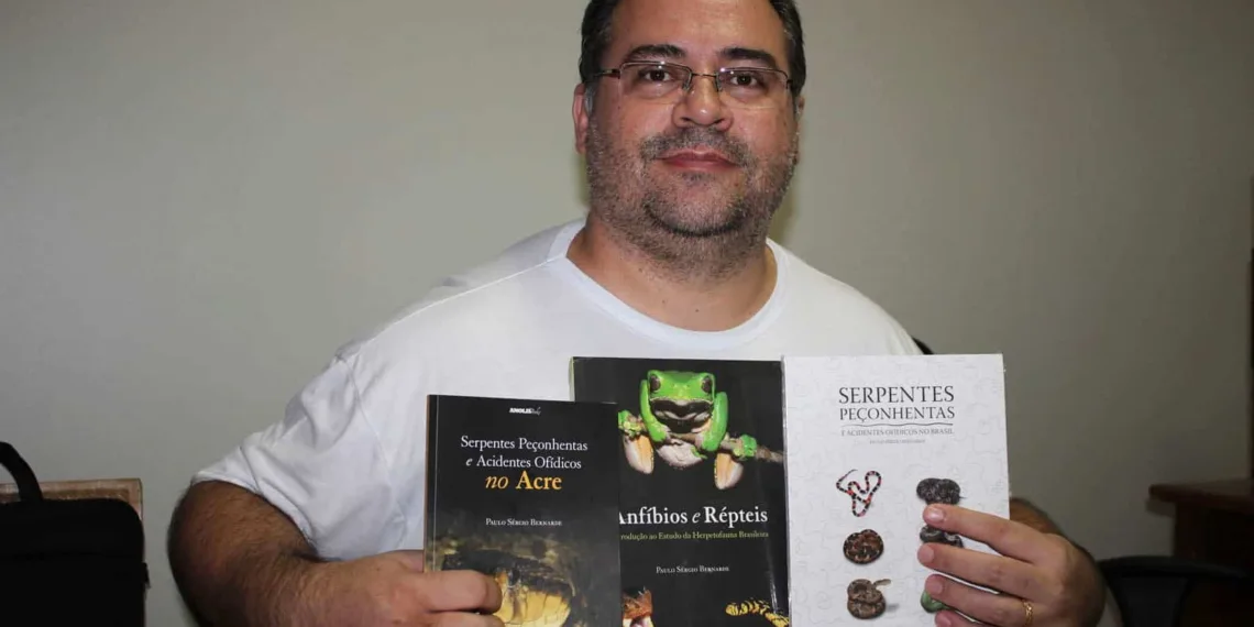 Cientista Paulo Sérgio Bernarde e suas três obras