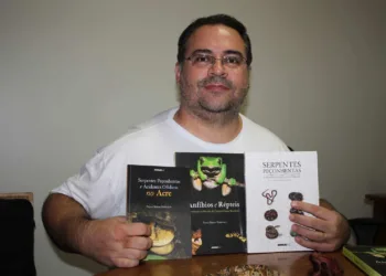 Cientista Paulo Sérgio Bernarde e suas três obras