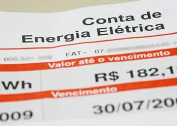 Acreanos comemoram a decisão da Aneel de reduzir conta de energia