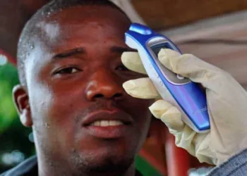 Brasil vai medir temperatura de passageiros vindos de países com o surto de ebola