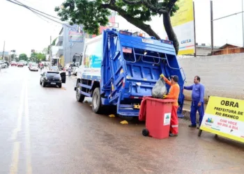 Prefeitura dobra jornada de limpeza em pontos de grande concentração comercial neste fim de ano