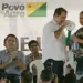 Senador Jorge Viana e prefeito Marcus Alexandre acompanharam a entrega de chaves feita pelo governador