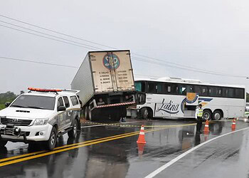Acidente aconteceu na BR-364, em Cruzeiro do Sul