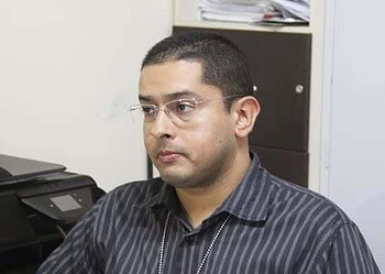 Delegado é alvejado com tiros de espingarda pelo acusado de matar a enteada