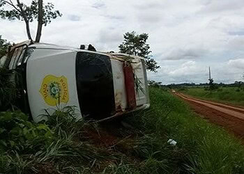 Viatura da Polícia Civil capota durante perseguição