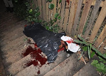 Corpo do flanelinha foi encontrado em um beco no bairro Preventório, na noite de sexta