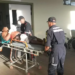 Homem é alvejado com dois tiros dentro de comércio