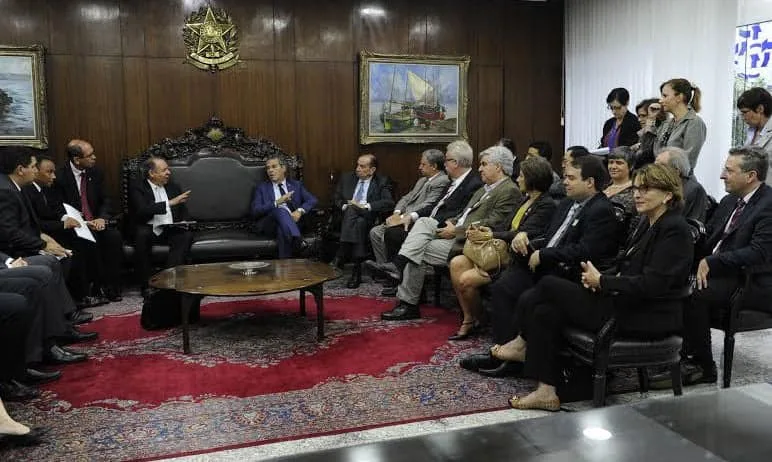 Jorge Viana se reuniu com ministro para discutir o assunto